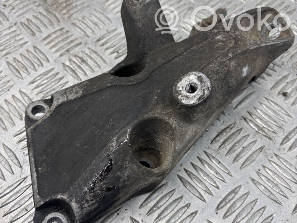 BMW 1 E81 E87 Engine mounting bracket 