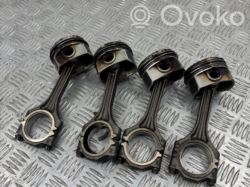 Volkswagen PASSAT B7 Piston 