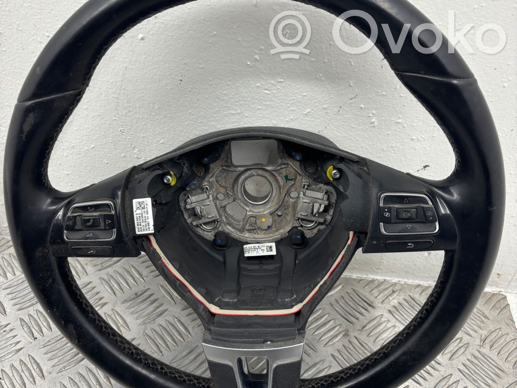 Volkswagen PASSAT B7 Ohjauspyörä 