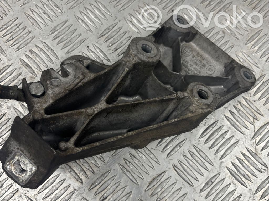 BMW 1 E81 E87 Engine mounting bracket 