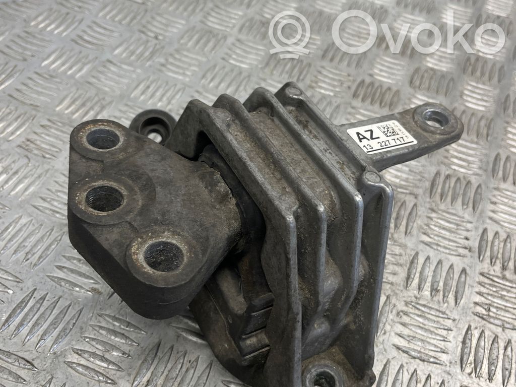 Engine mount bracket   13227717