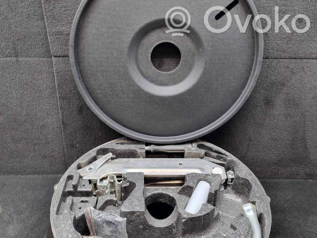Audi A3 S3 8L Tool set 