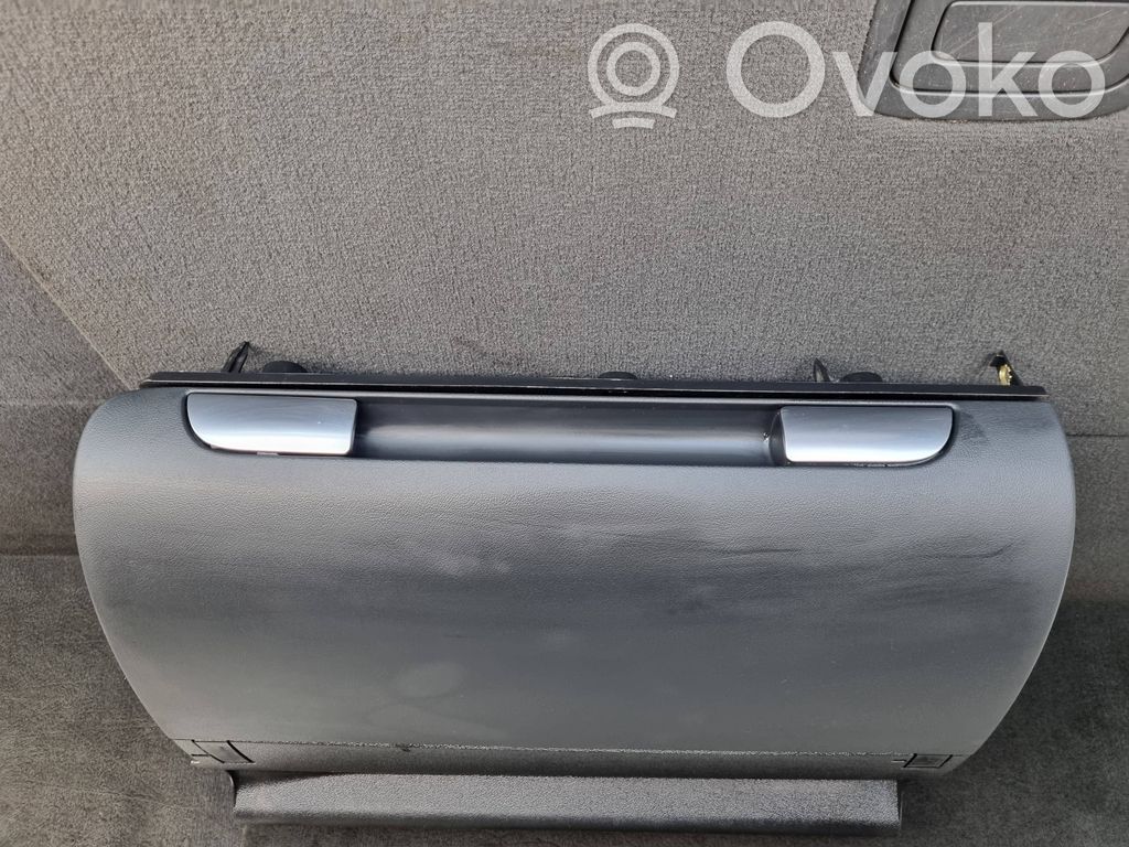 Audi A3 S3 8P Hansikaslokerosarja 