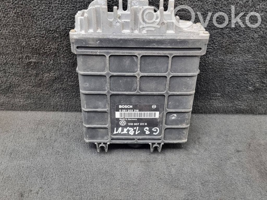 Volkswagen Golf III Engine control unit/module 