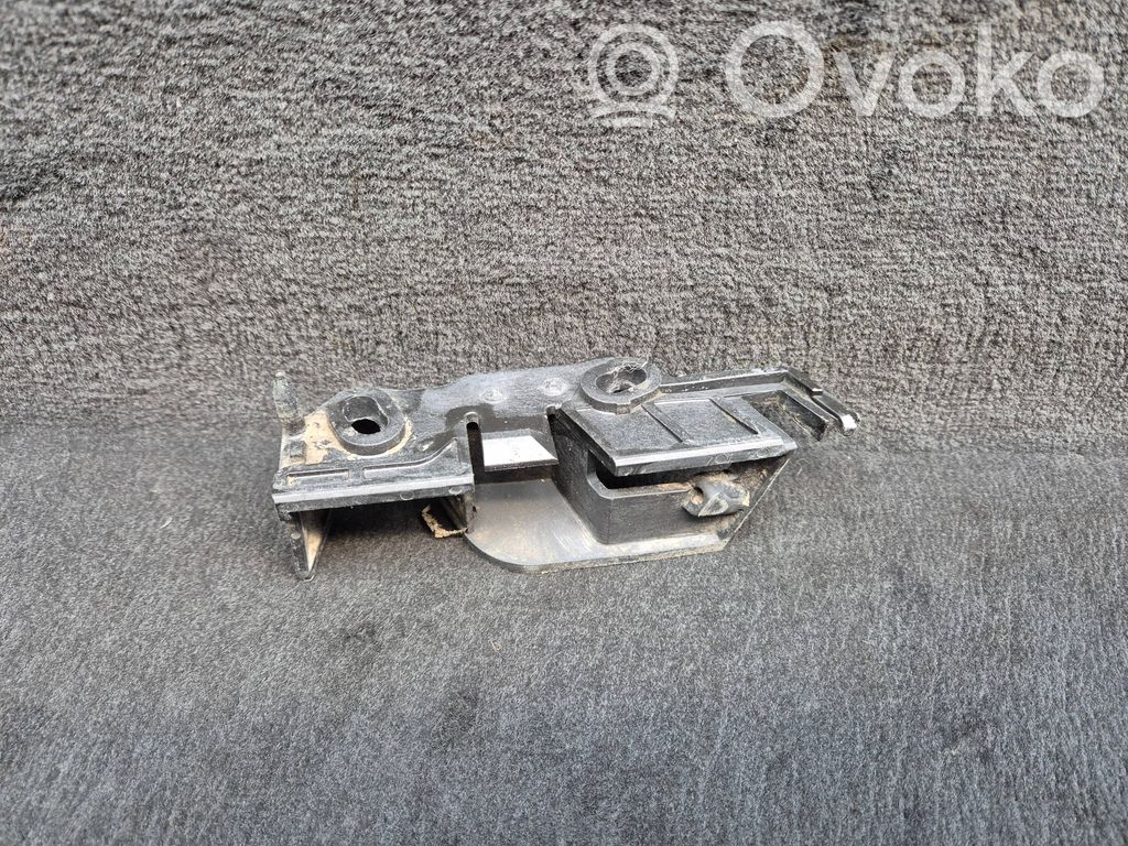 Audi A4 S4 B8 8K Uchwyt / Mocowanie zderzaka przedniego 