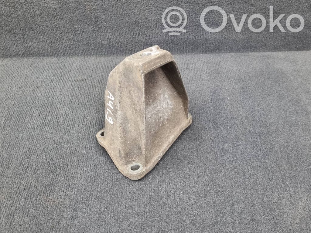 Audi A4 S4 B5 8D Gearbox mounting bracket 