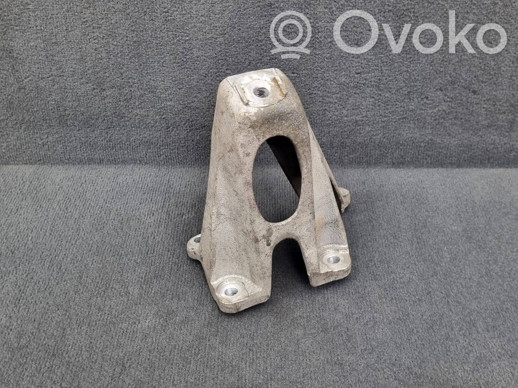 Audi A8 S8 D3 4E Engine mounting bracket 