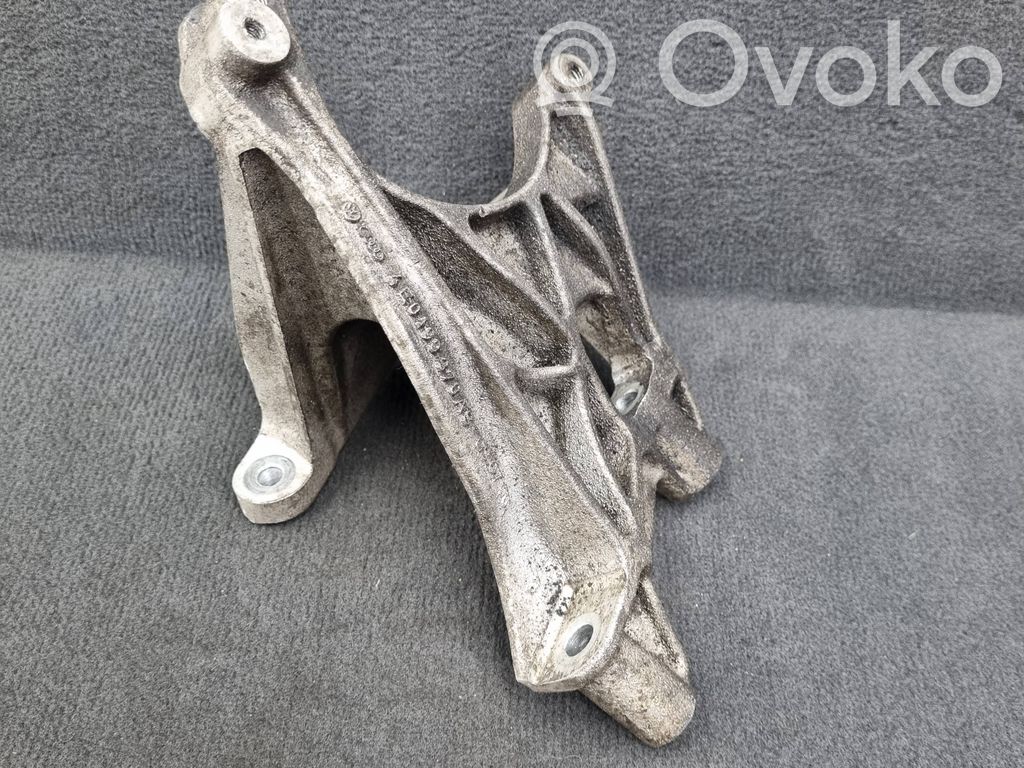 Audi A8 S8 D3 4E Engine mounting bracket 