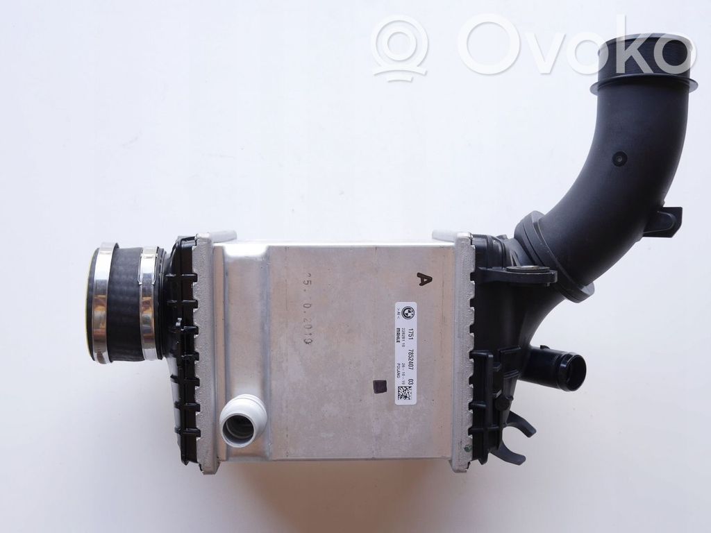 BMW M5 F90 Chłodnica powietrza doładowującego / Intercooler 
