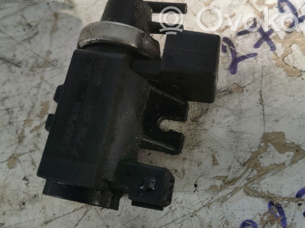BMW 3 E46 Vacuum valve 