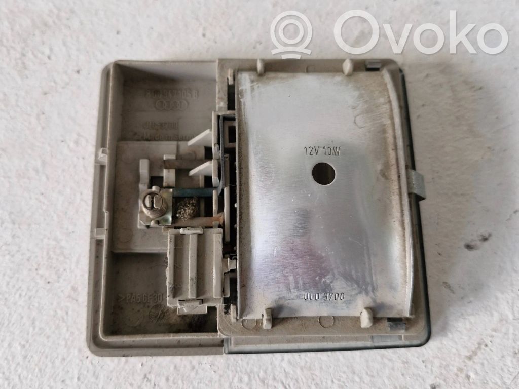 Lampka podsufitki tylna   8D0947105B,UL03700