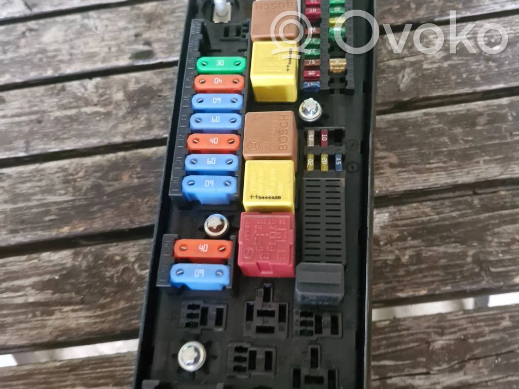 Opel Vectra C Ramka / Moduł bezpieczników 