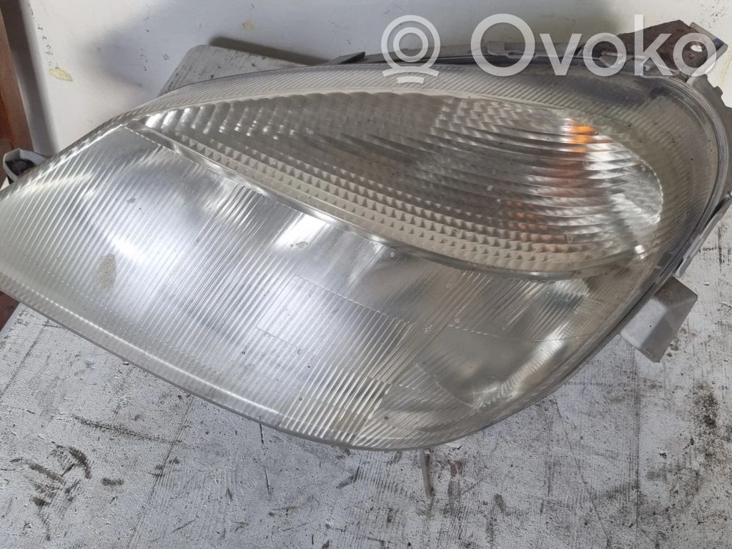 Mercedes-Benz Vaneo W414 Lampa przednia 