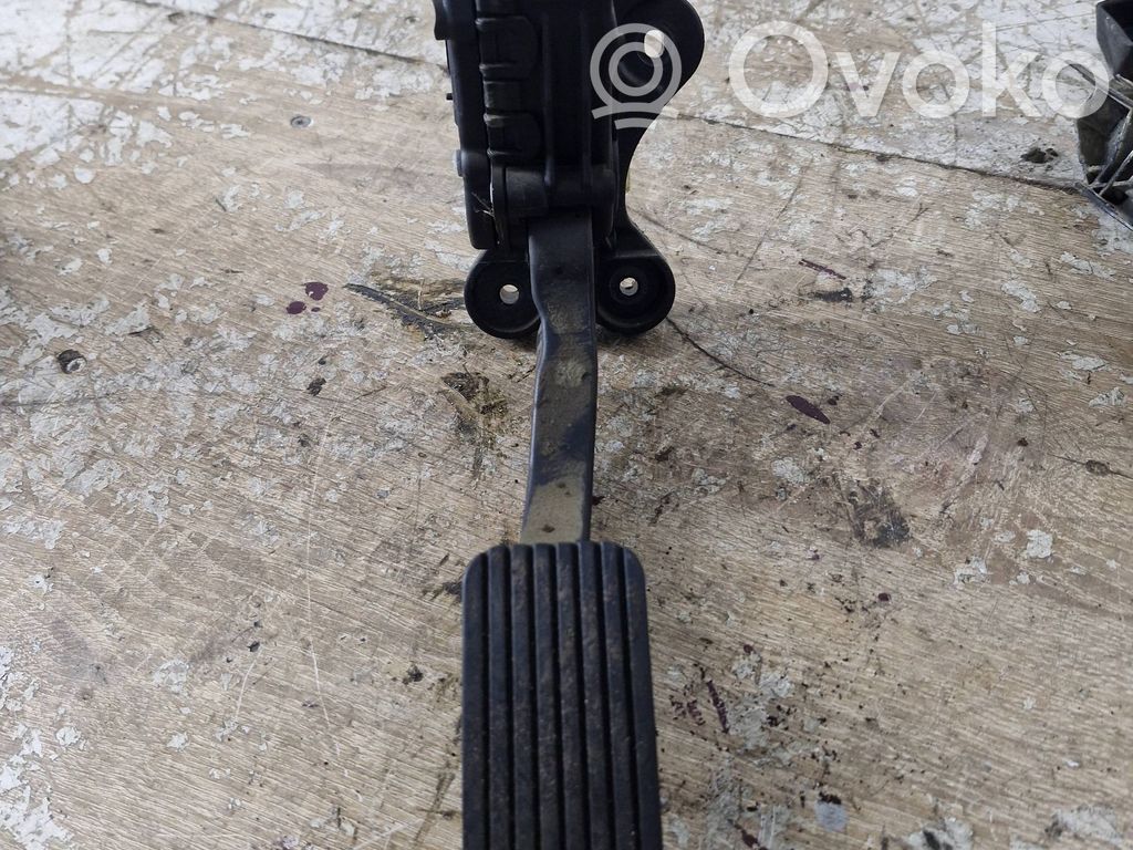 Akceleratoriaus pedalas   061228J0484