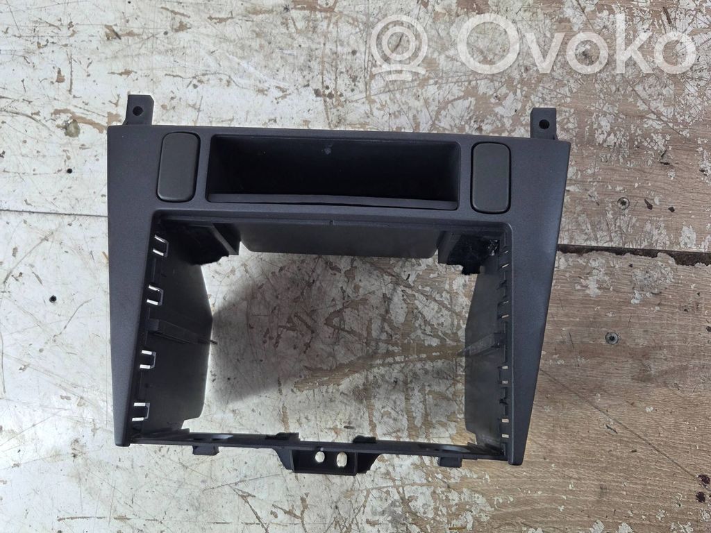 Volvo S40, V40 Konsola środkowa / Radio / GPS 