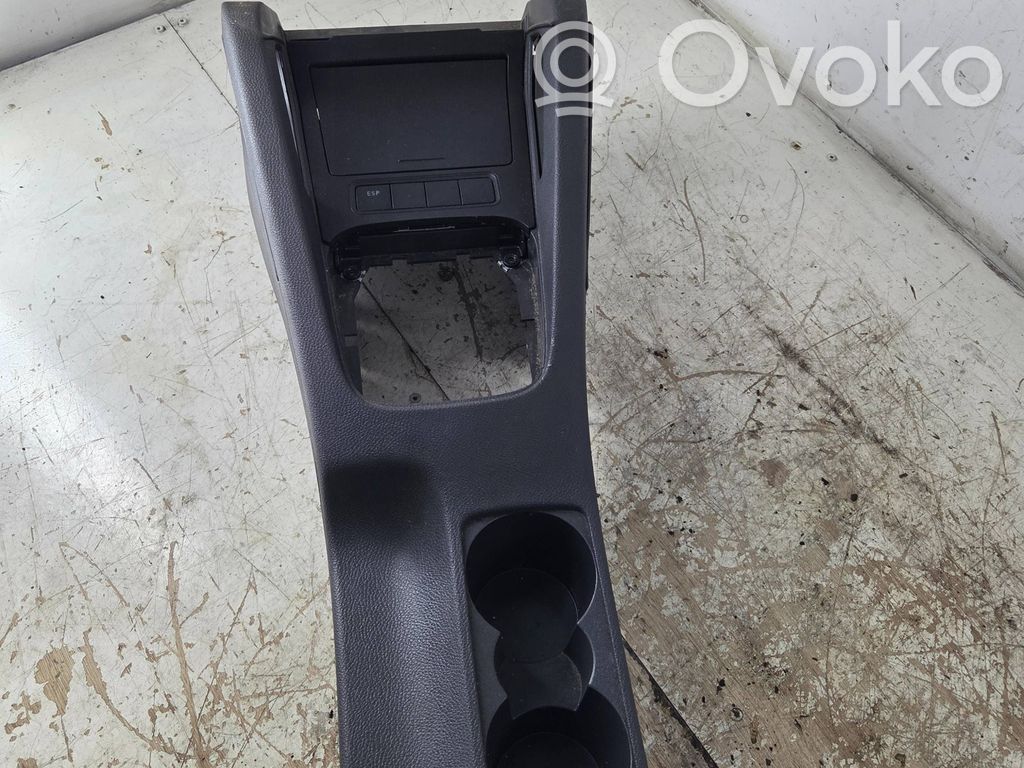 Volkswagen Golf V Center console 