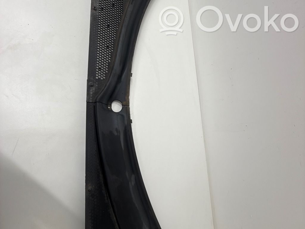 Chrysler PT Cruiser Wiper trim 