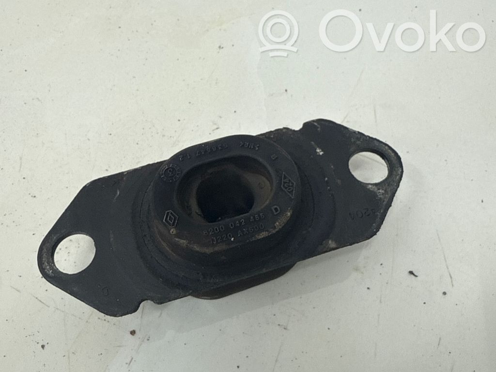 Nissan Primera Engine mount bracket 