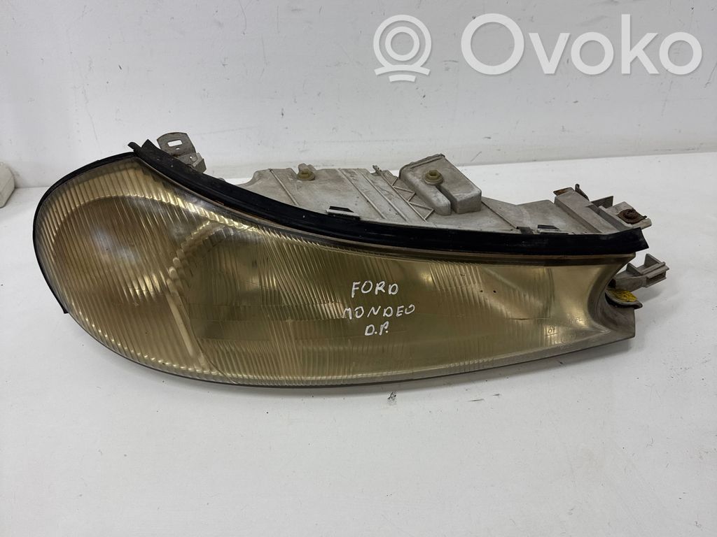 Ford Mondeo MK II Phare frontale 