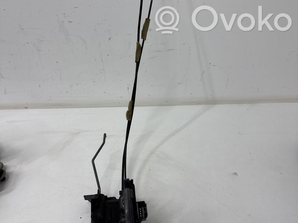 Priekšpusē slēdzene   DE9058G,3M71A219A64DH