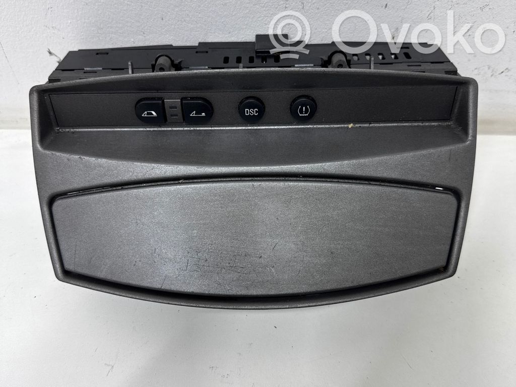 BMW Z4 E85 E86 Peleninė panelėje 