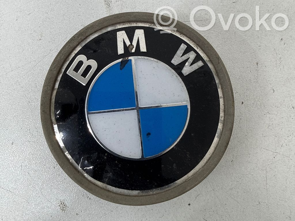 Original wheel cap   6768640