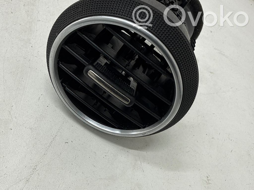 Audi A3 S3 8P Dysze / Kratki środkowego nawiewu deski rozdzielczej 