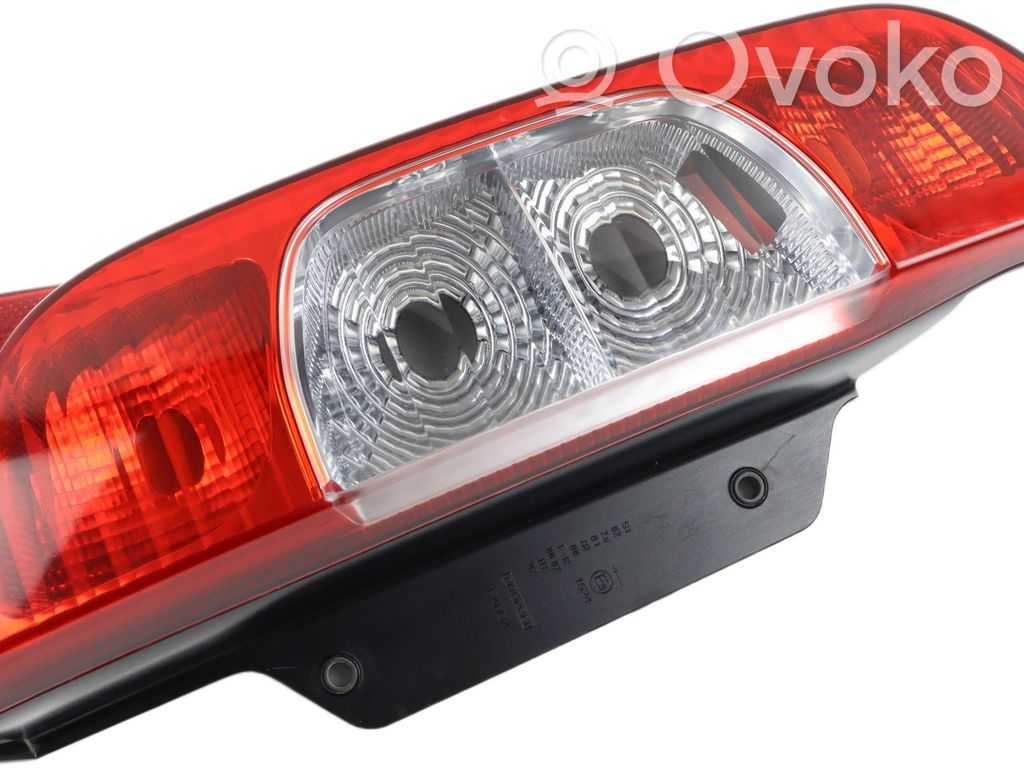 Fiat Fiorino Задний фонарь в кузове 