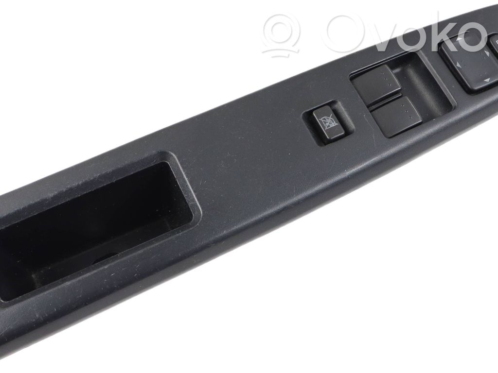 Quarter vent window switch   CC6466350A