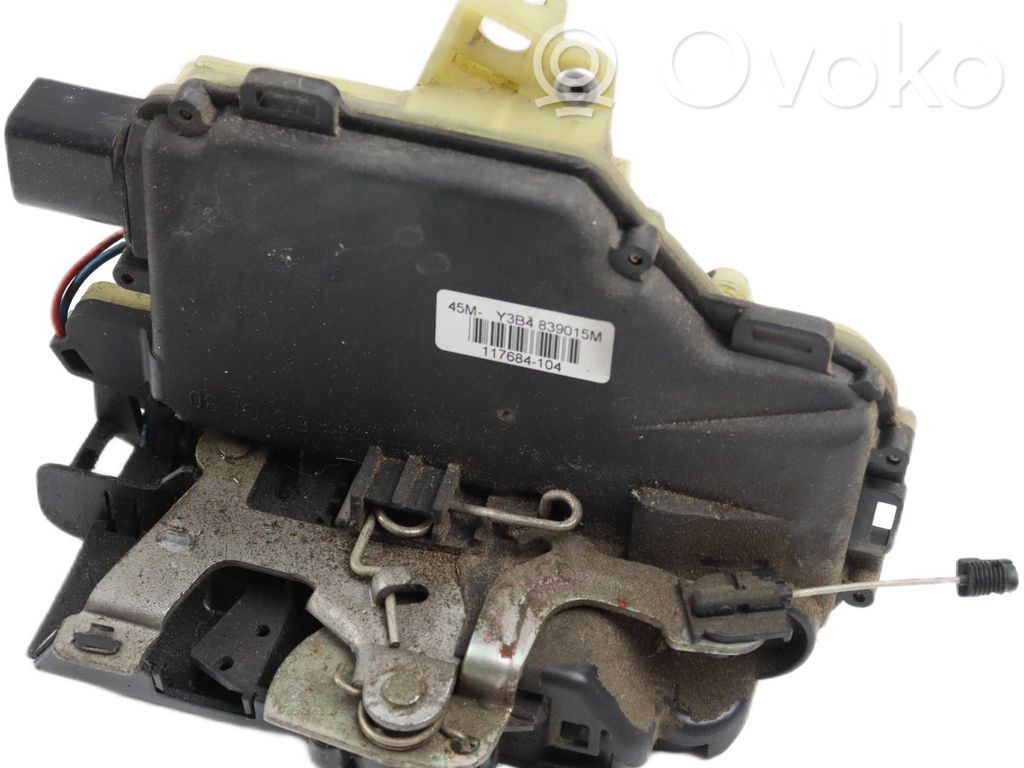 Volkswagen PASSAT B5.5 Zamek drzwi tylnych 