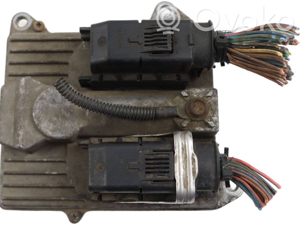 Opel Zafira B Engine control unit/module 