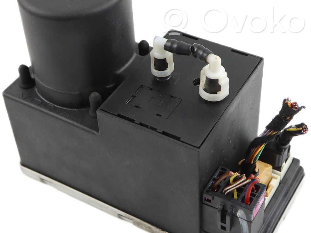 Audi A4 S4 B5 8D Central locking vacuum pump 