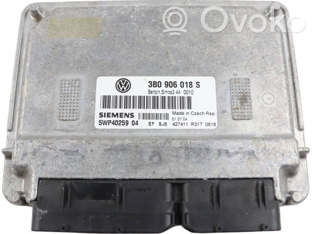 Volkswagen PASSAT B5.5 Engine control unit/module 