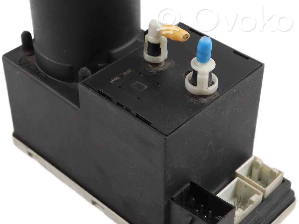Audi A4 S4 B5 8D Central locking vacuum pump 