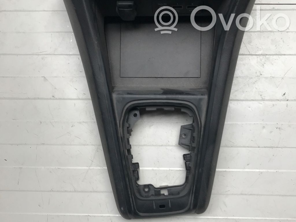 Renault Captur II Gear shifter surround trim plastic 