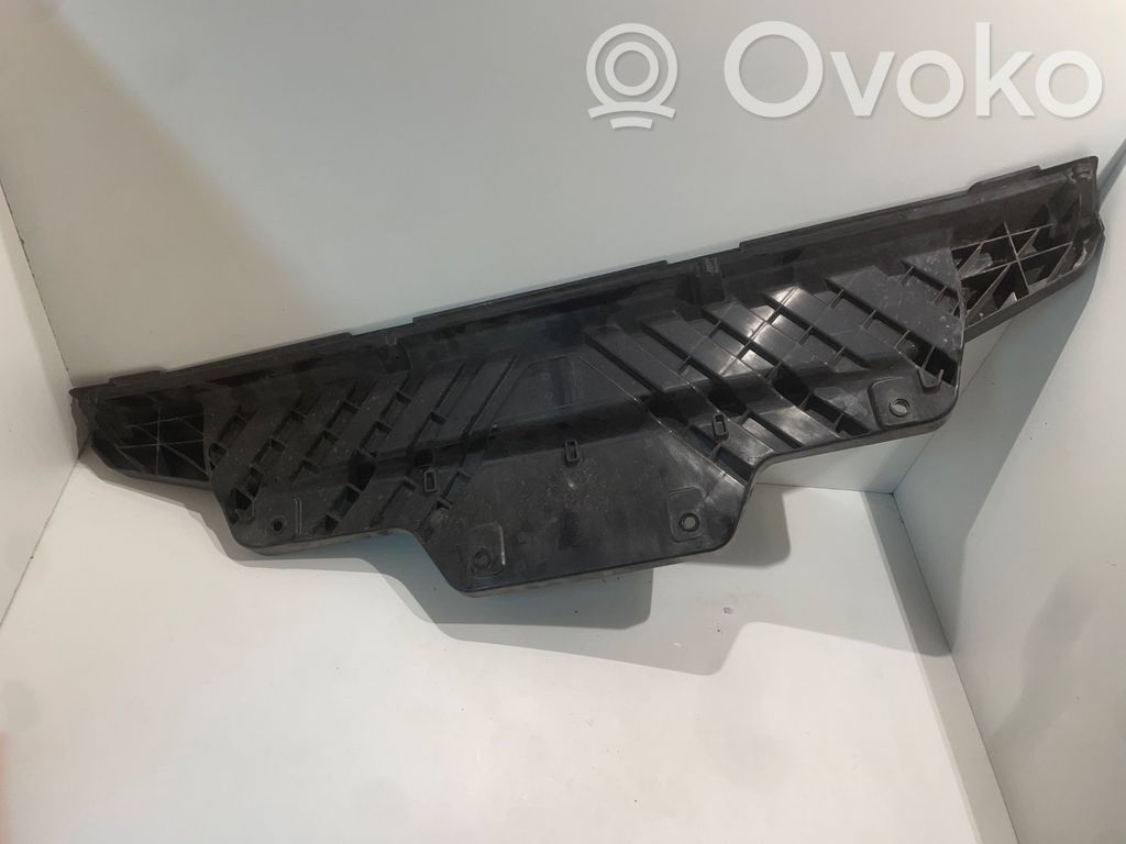 Audi Q7 4M Rear bumper mounting bracket 
