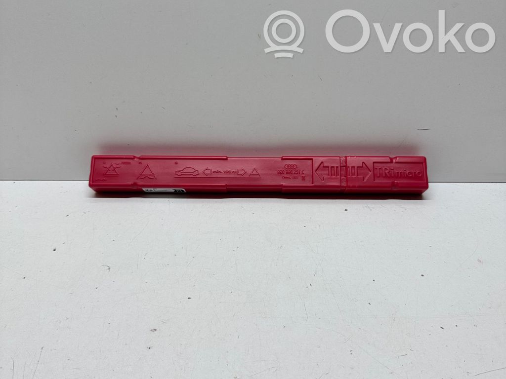 Audi Q8 Varoituskolmio 