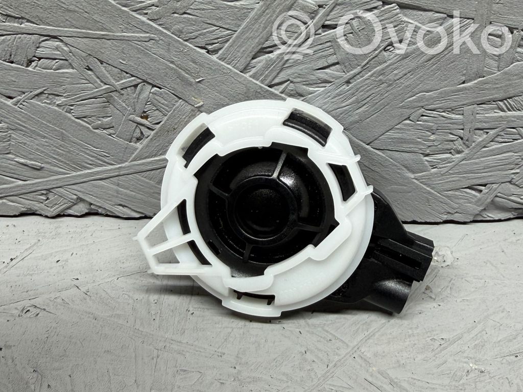 Audi A4 S4 B9 8W Altavoz de alta frecuencia en la puerta delantera 