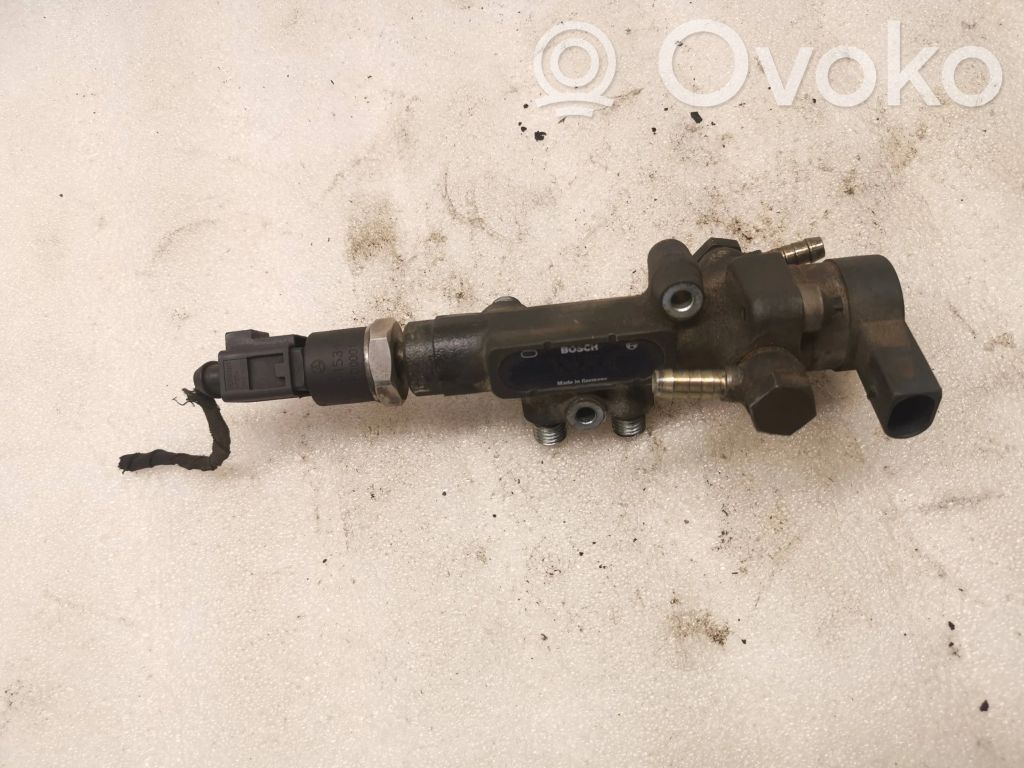 Audi A8 S8 D2 4D Listwa wtryskowa 