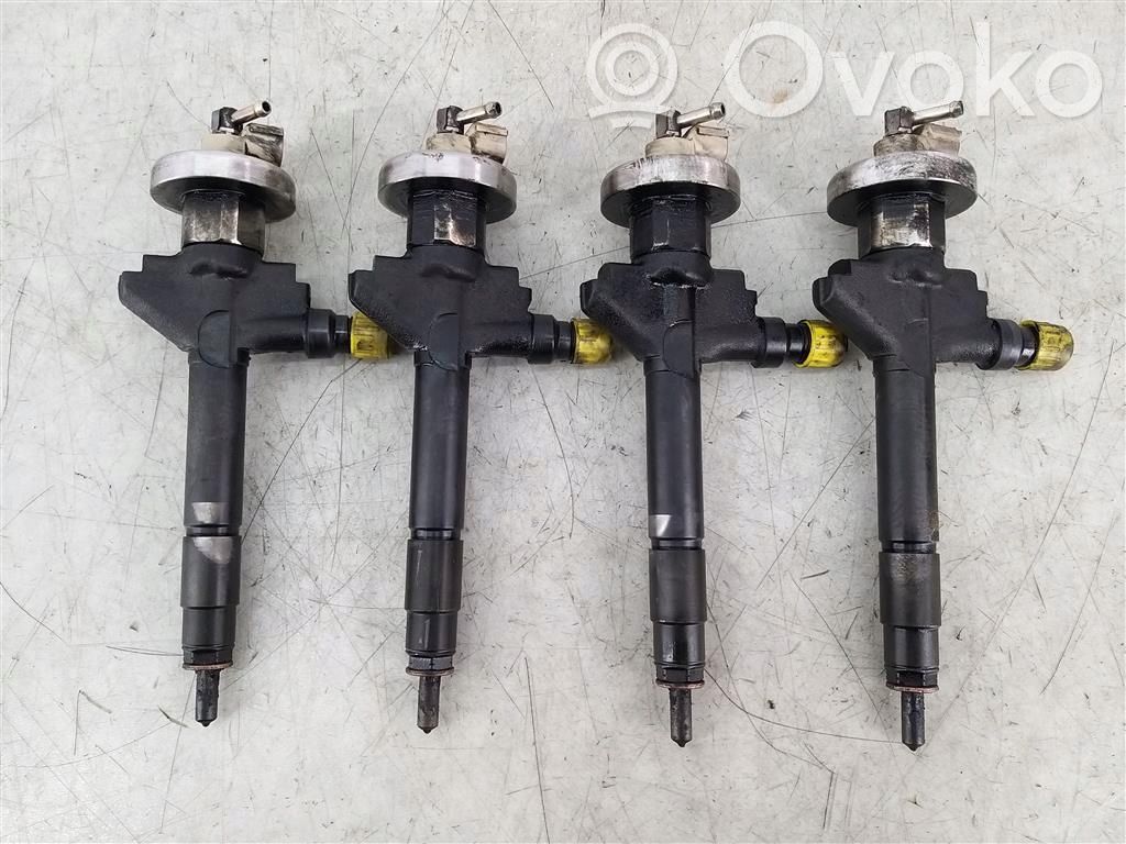 Mazda 616 - 618 Set injectoare combustibil 