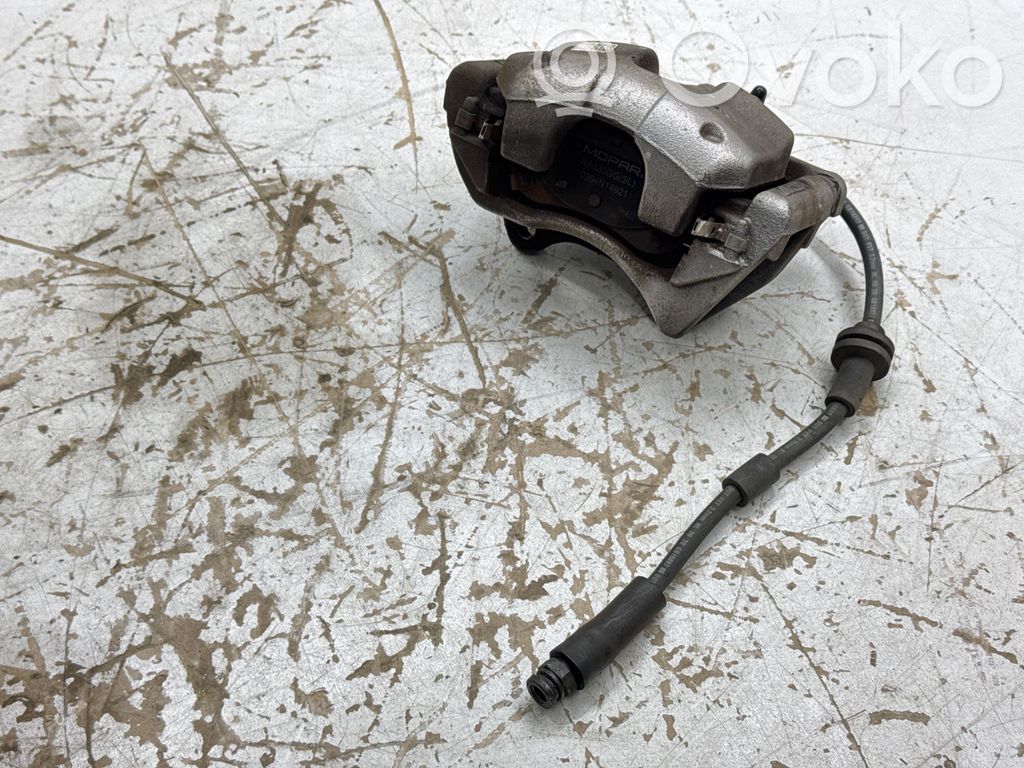 Fiat 500E Zacisk hamulcowy przedni 