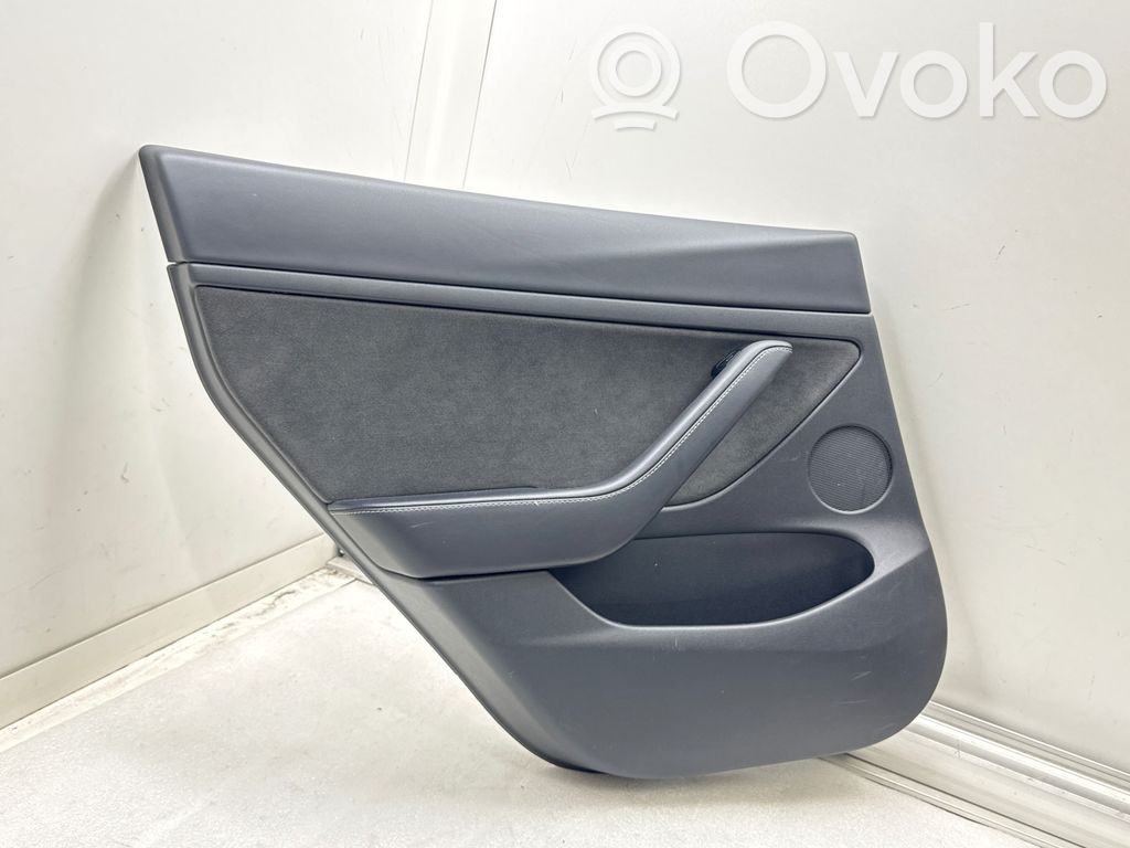 Tesla Model 3 Apšuvums aizmugurējām durvīm 