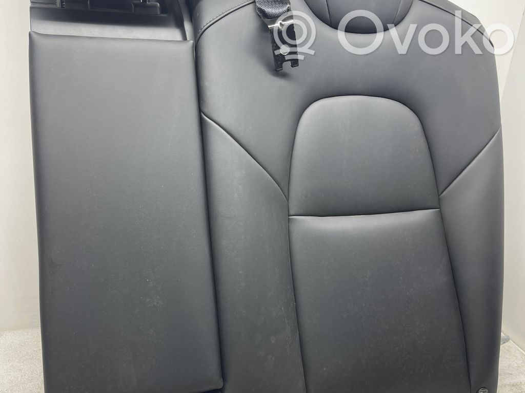 Tesla Model 3 Заднее сиденье 