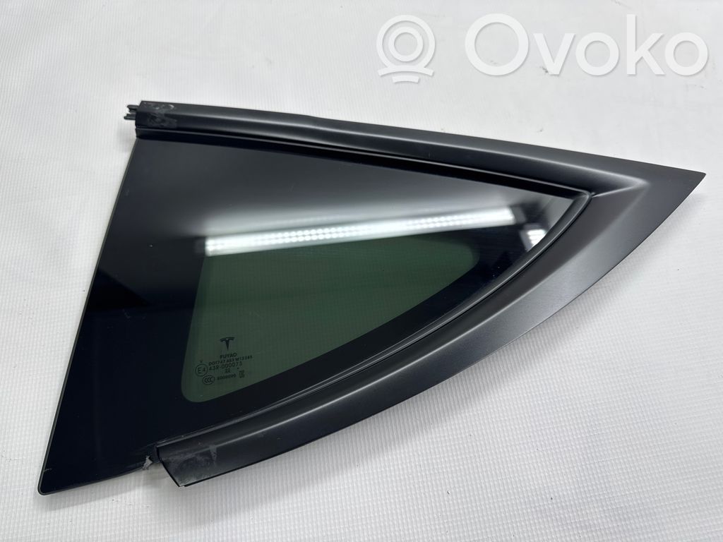 Tesla Model Y Rear side window 
