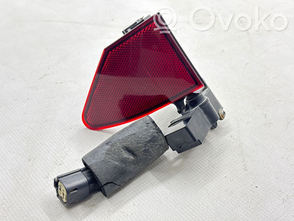 Tesla Model S Cubierta del soporte de la lámpara de la luz trasera 