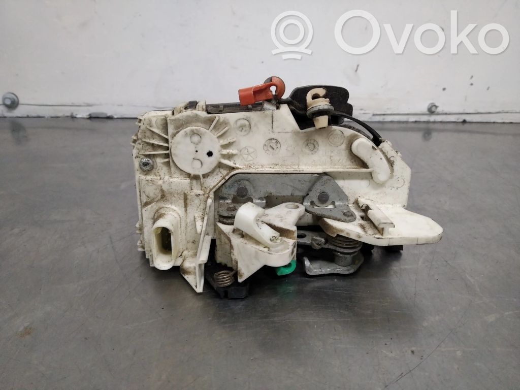 Dodge Caliber Etuoven lukko 