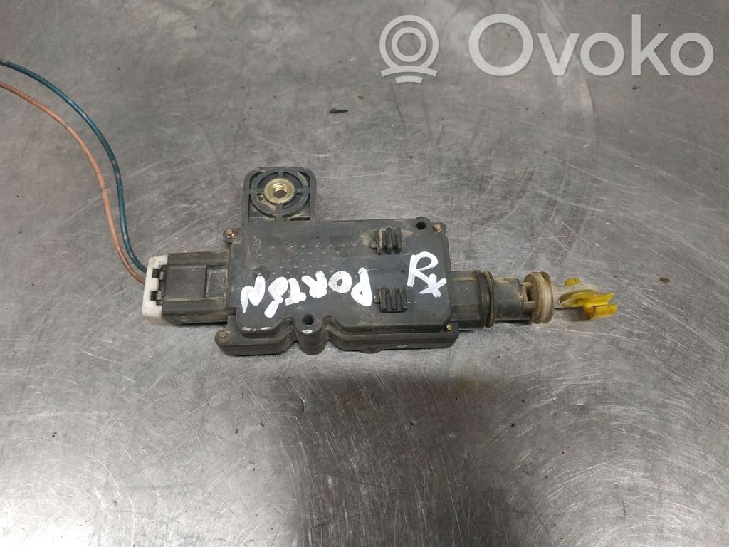 Nissan Primera Siłownik zamka tylnej klapy bagażnika 