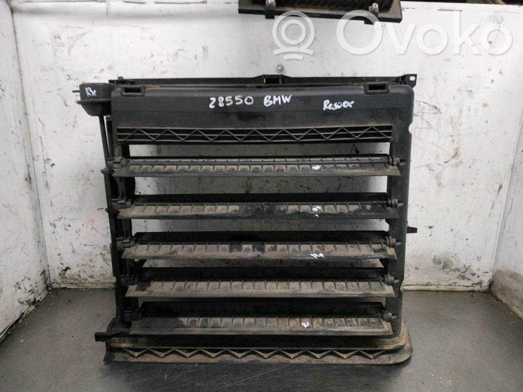 Front grill   157048046