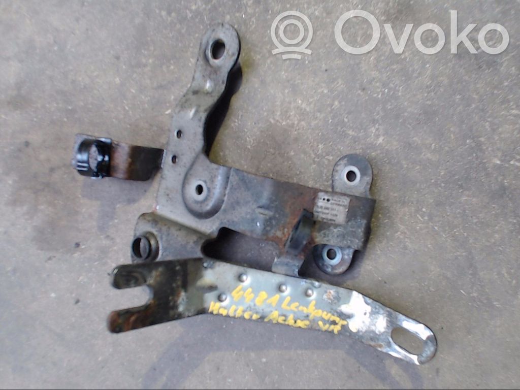 Opel Astra H Power steering pump mounting bracket 