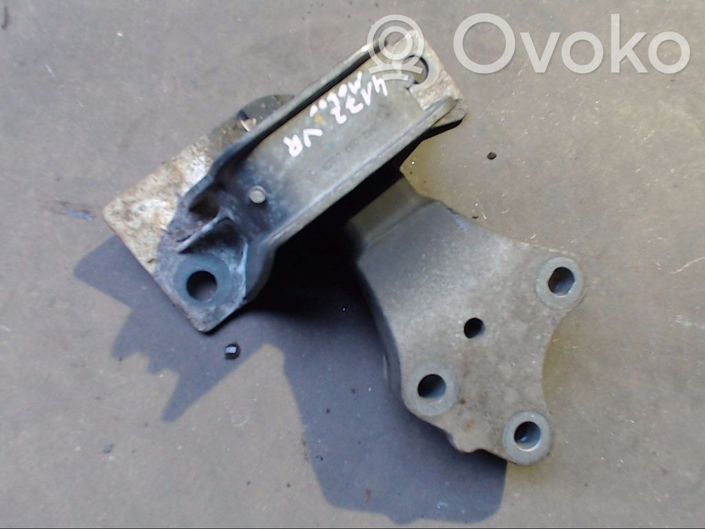 Renault Clio III Engine mounting bracket 